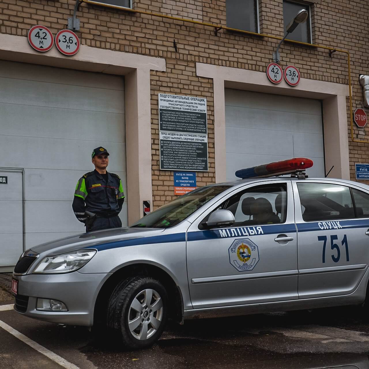 Миллионному получателю разрешения на участие в дорожном движении подарили огнетушитель