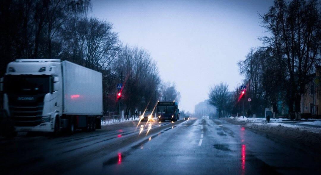 Минтранс освободил грузовики от летних ограничений на платных трассах Беларуси